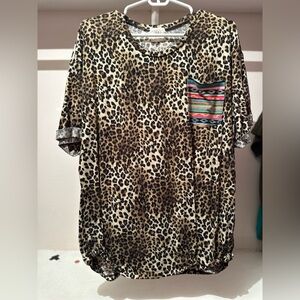 Leopard cuff sleeve tee with fiesta detail pocket